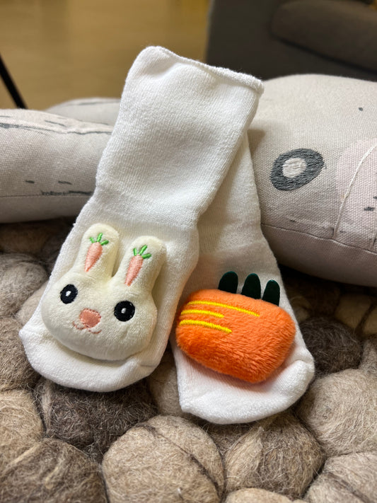 3D Bunny & Carrot Socks (white)