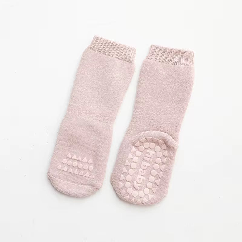 The Cozy Step – Grip Socks