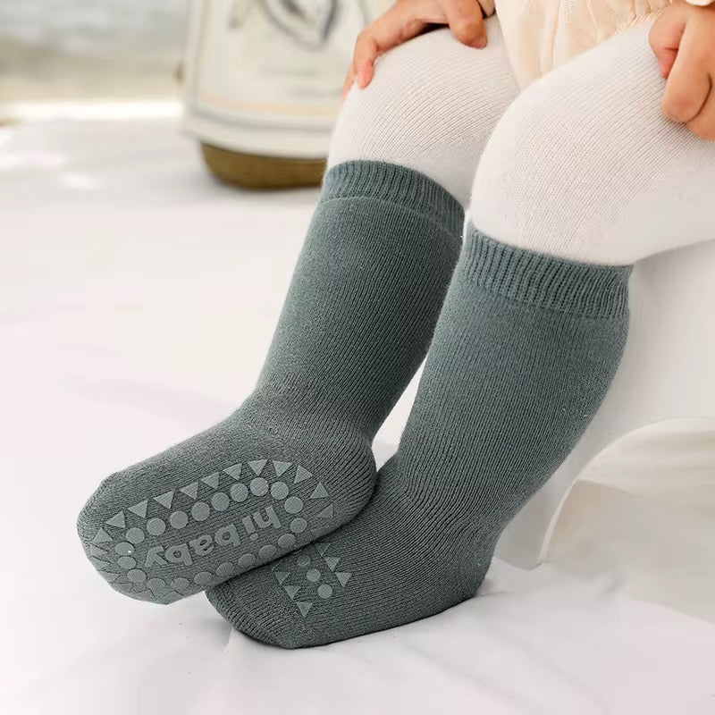 The Cozy Step – Grip Socks