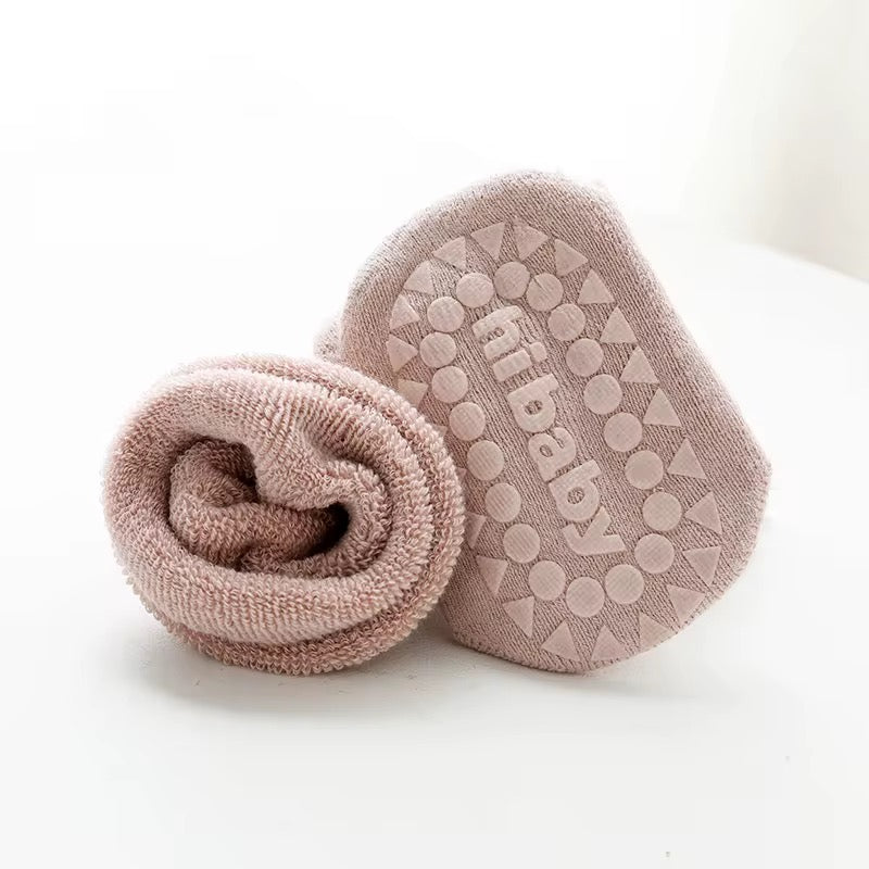 The Cozy Step – Grip Socks