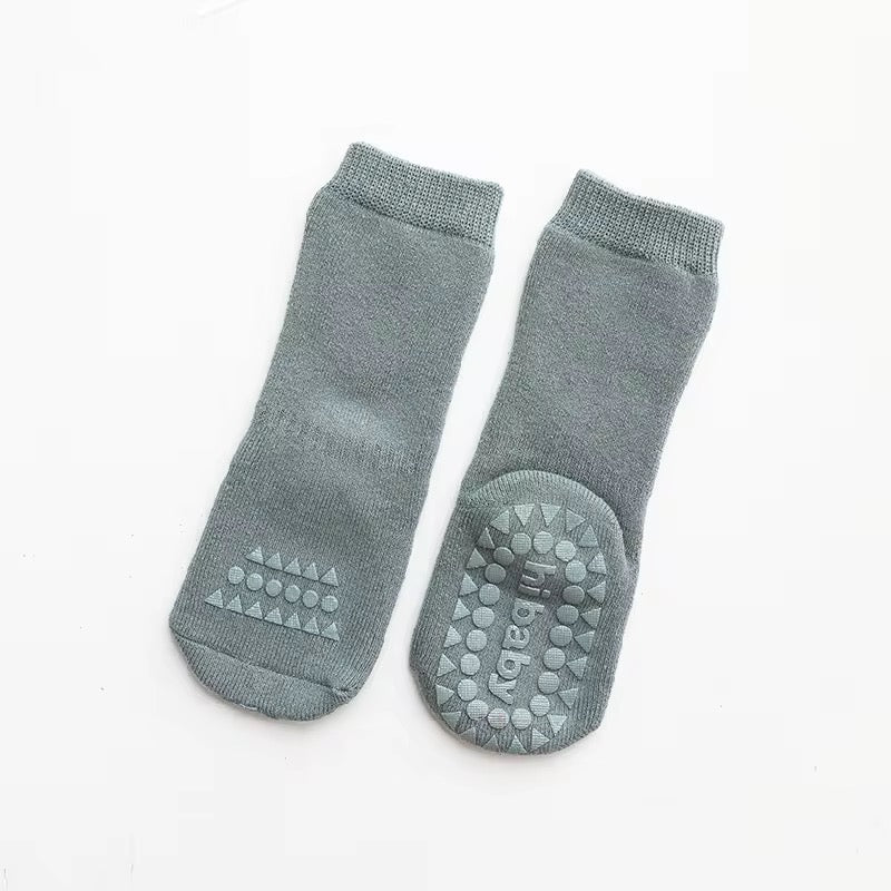 The Cozy Step – Grip Socks