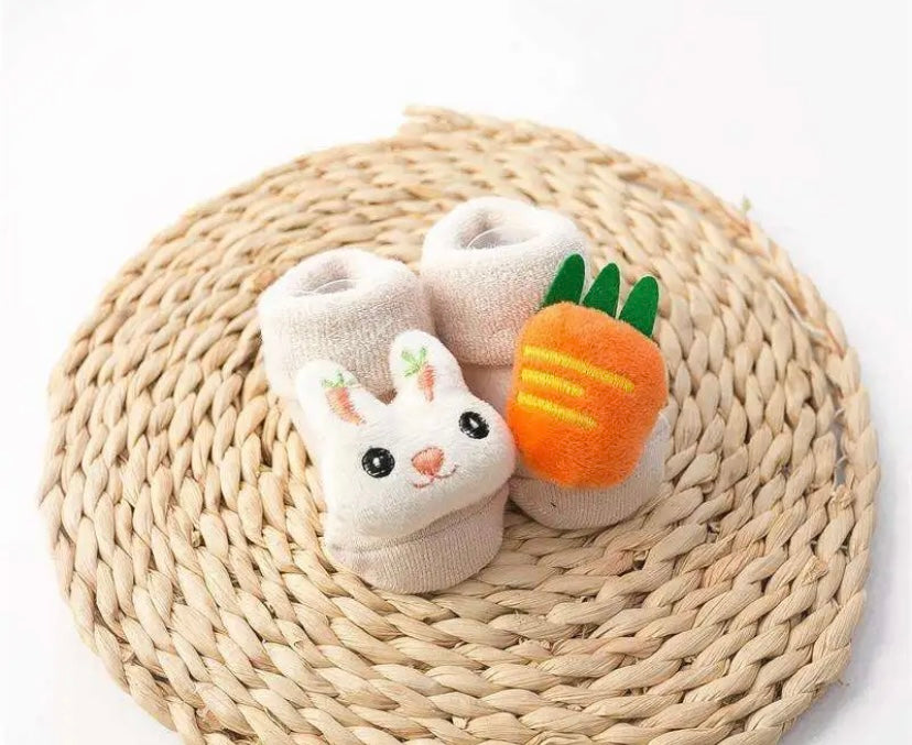 3D Bunny & Carrot Socks (white)